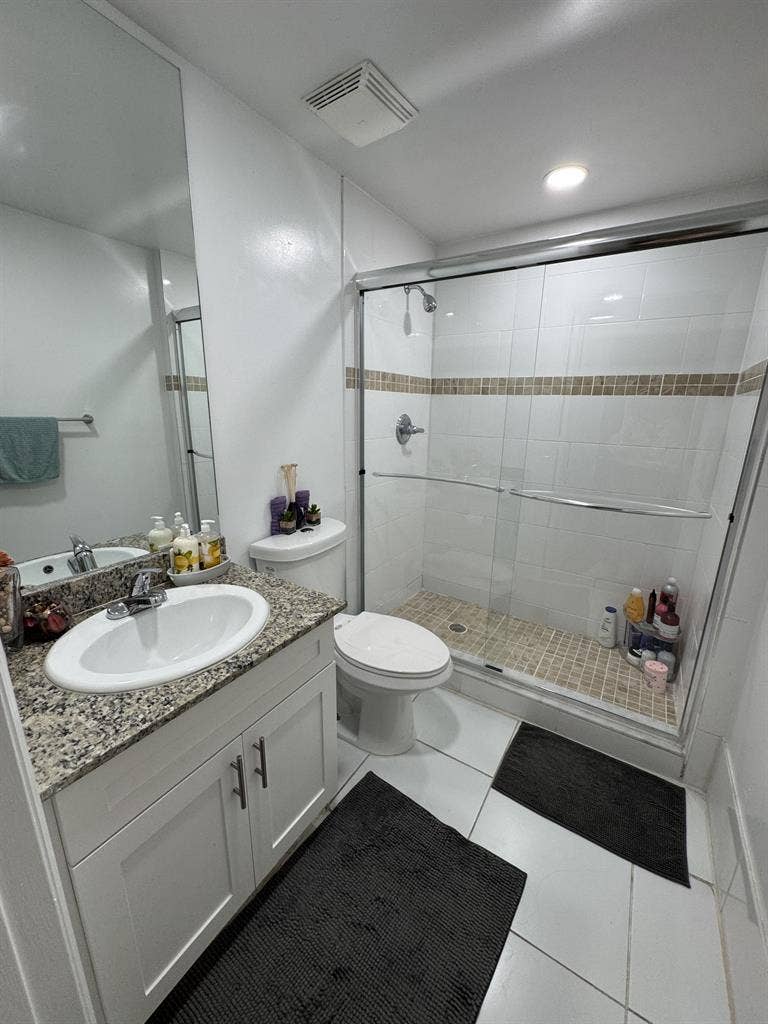 Room with private bathroom for Rent