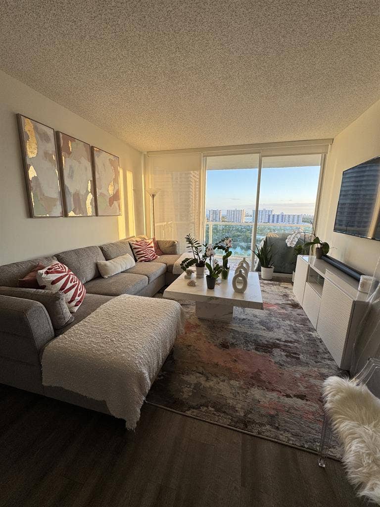 Room for Rent Sunny Isles Beach