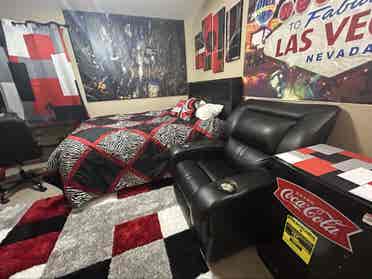 Furnished bedroom/private bath/pool