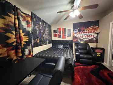 Furnished bedroom/private bath/pool