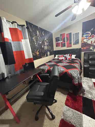 Furnished bedroom/private bath/pool