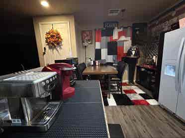 Furnished bedroom/private bath/pool