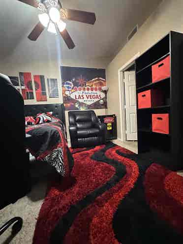 Furnished bedroom/private bath/pool