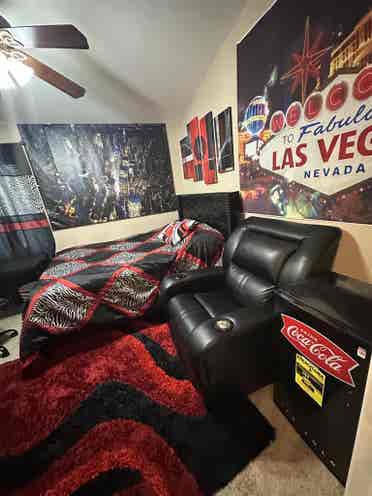 Furnished bedroom/private bath/pool