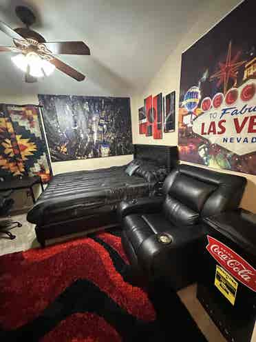 Furnished bedroom/private bath/pool