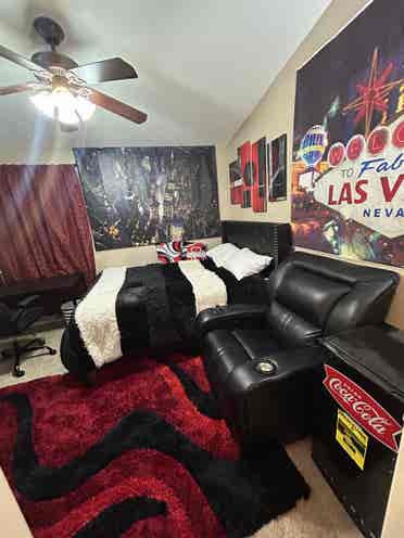 Furnished bedroom/private bath/pool