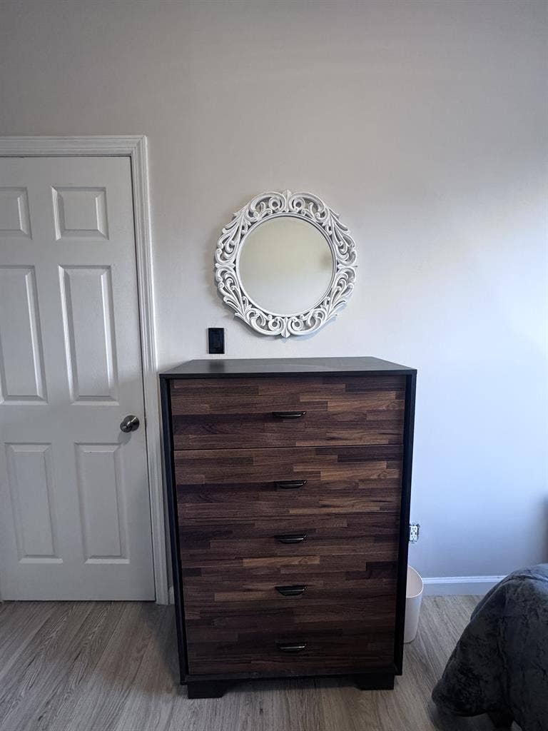 Furnished room for rent! No fees!