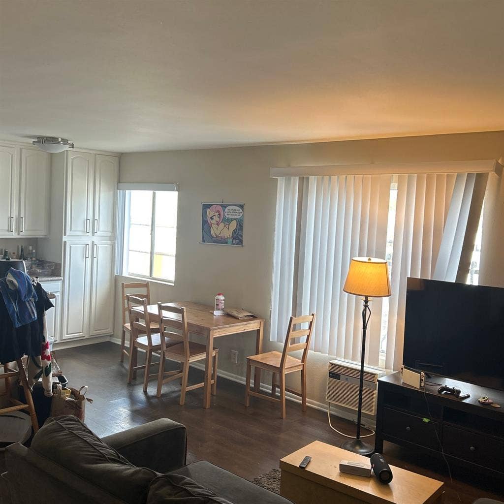 Offering a room near USC