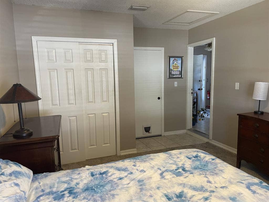 Two rooms for rent in Gulf Breeze.