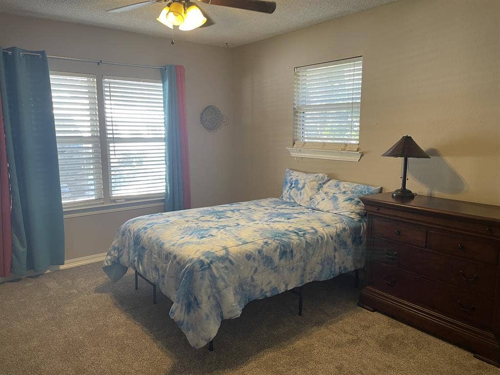 Two rooms for rent in Gulf Breeze.