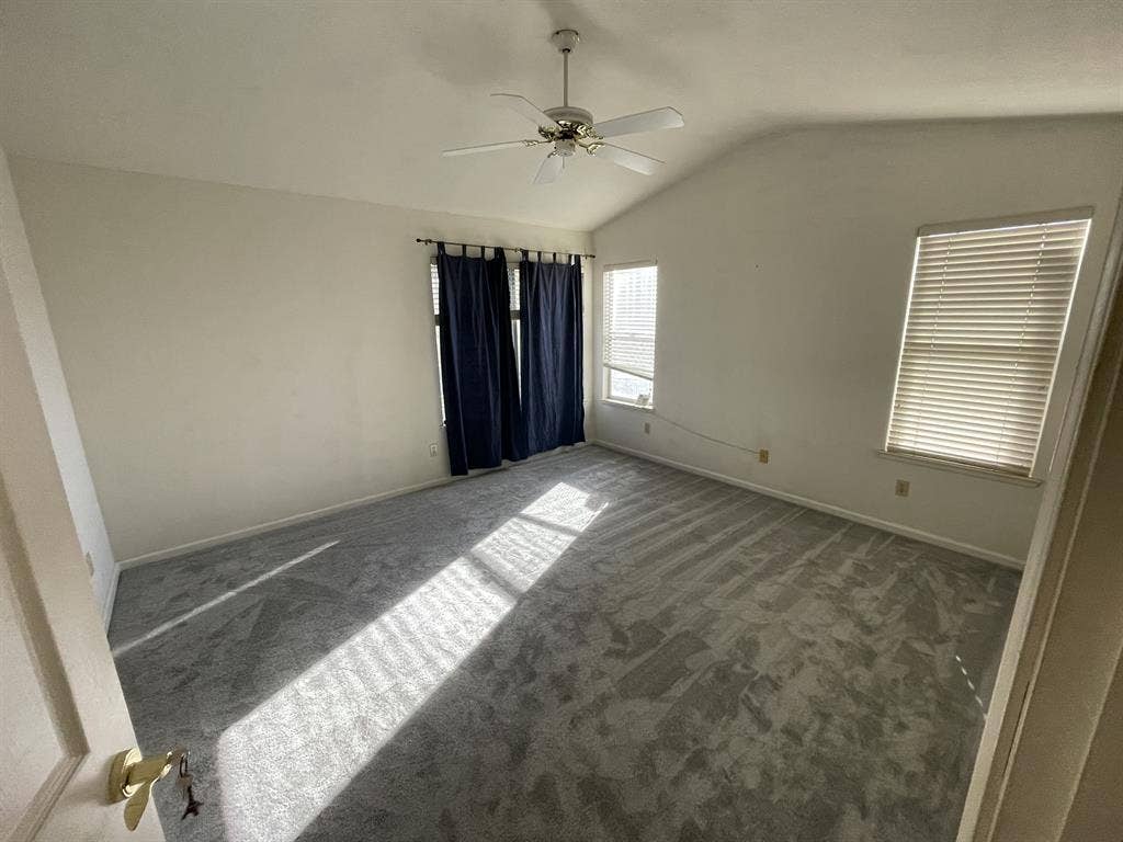 Master bedroom for rent