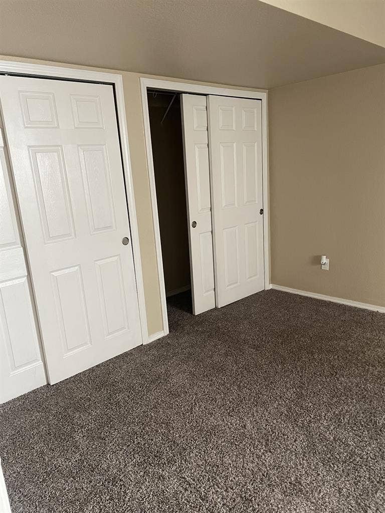 Roommates needed!