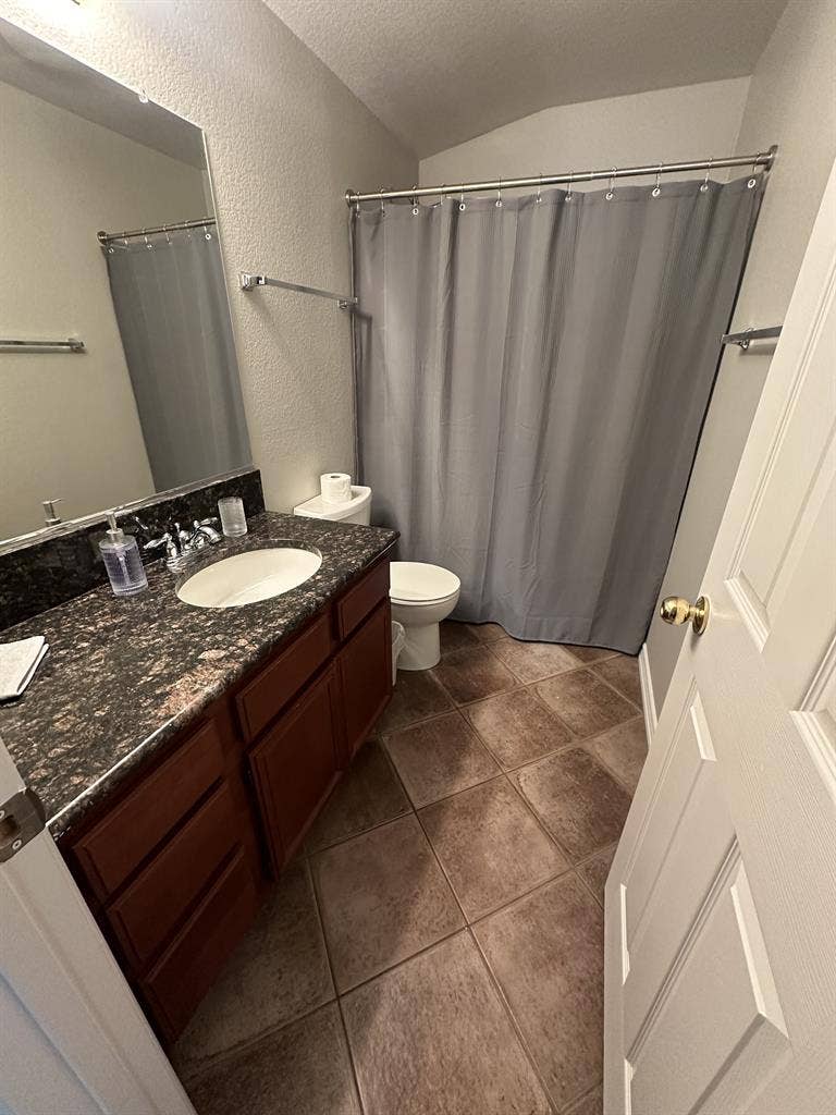 1bedroom with own bathroom