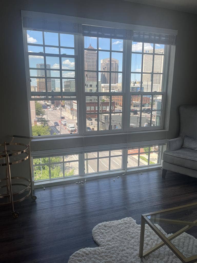 Top floor, facing downtown!