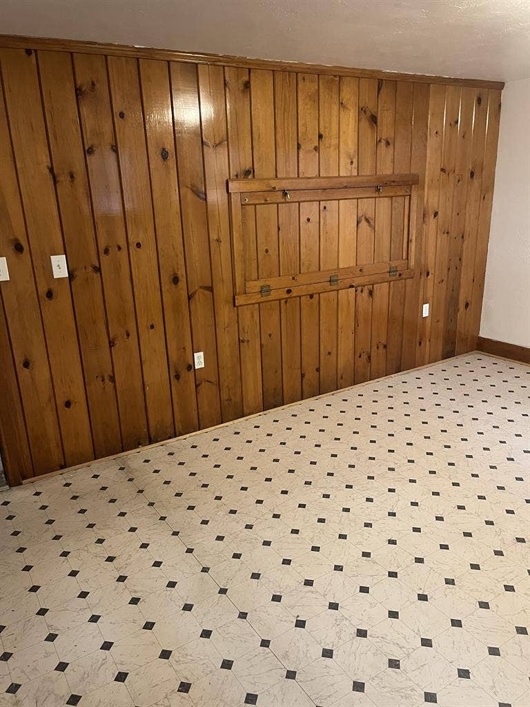 LARGE ROOM IN 3 BEDROOM HOUSE