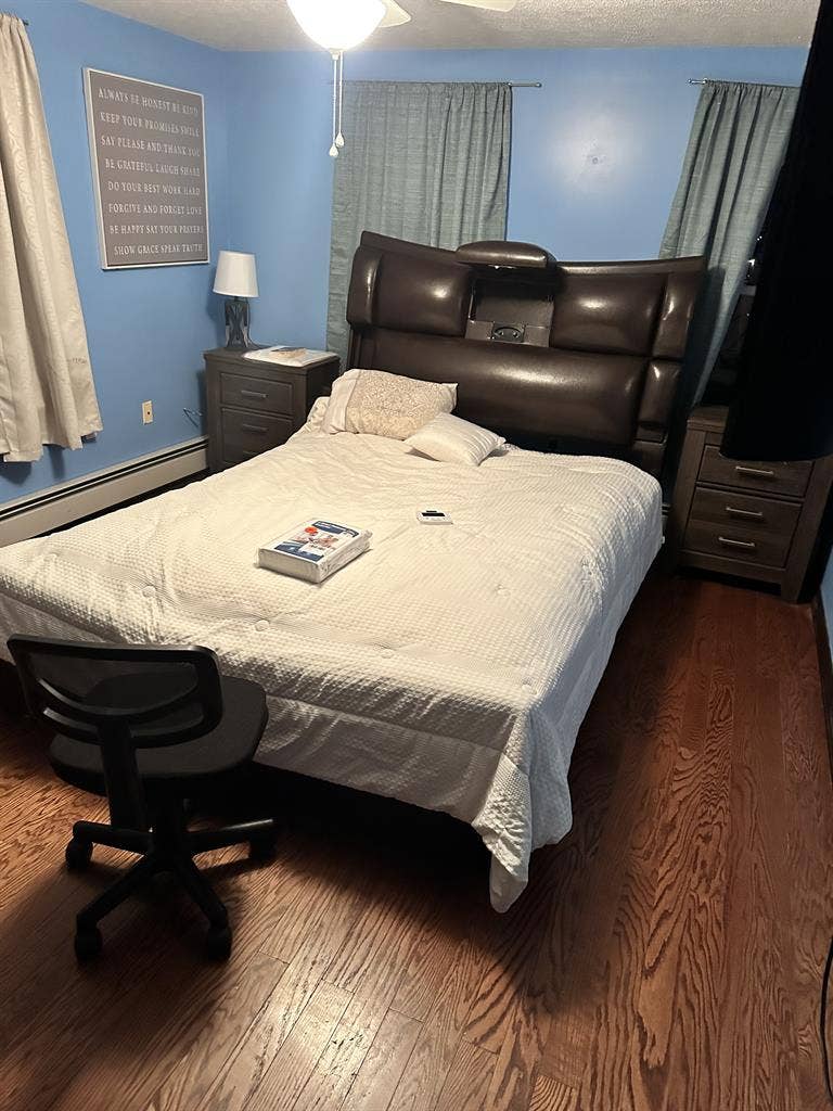 Student  looking for roommate