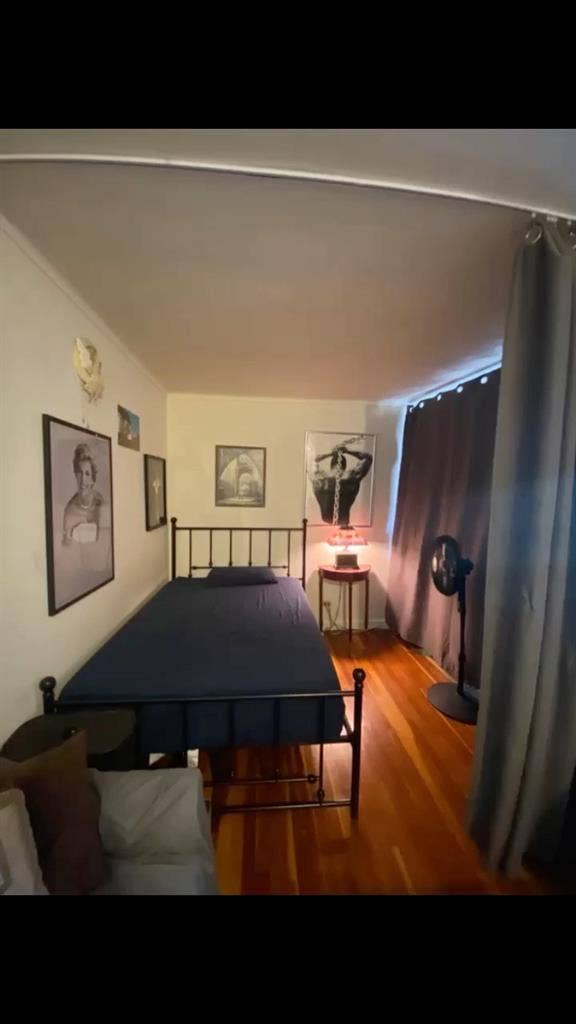 Share large studio with gay male