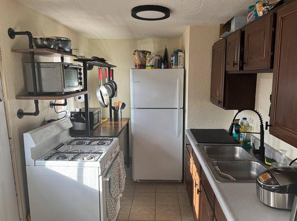 Edgewater Condo, Room for Rent