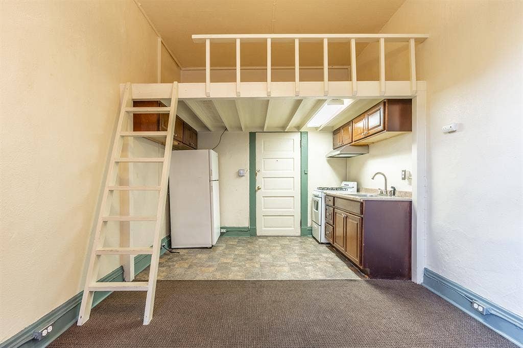 Room for Rent in Belltown!