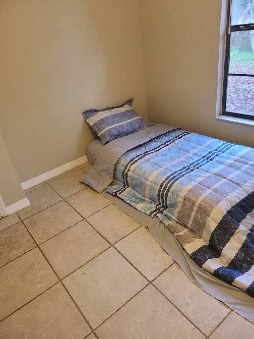 Rooms for rent in home with pool