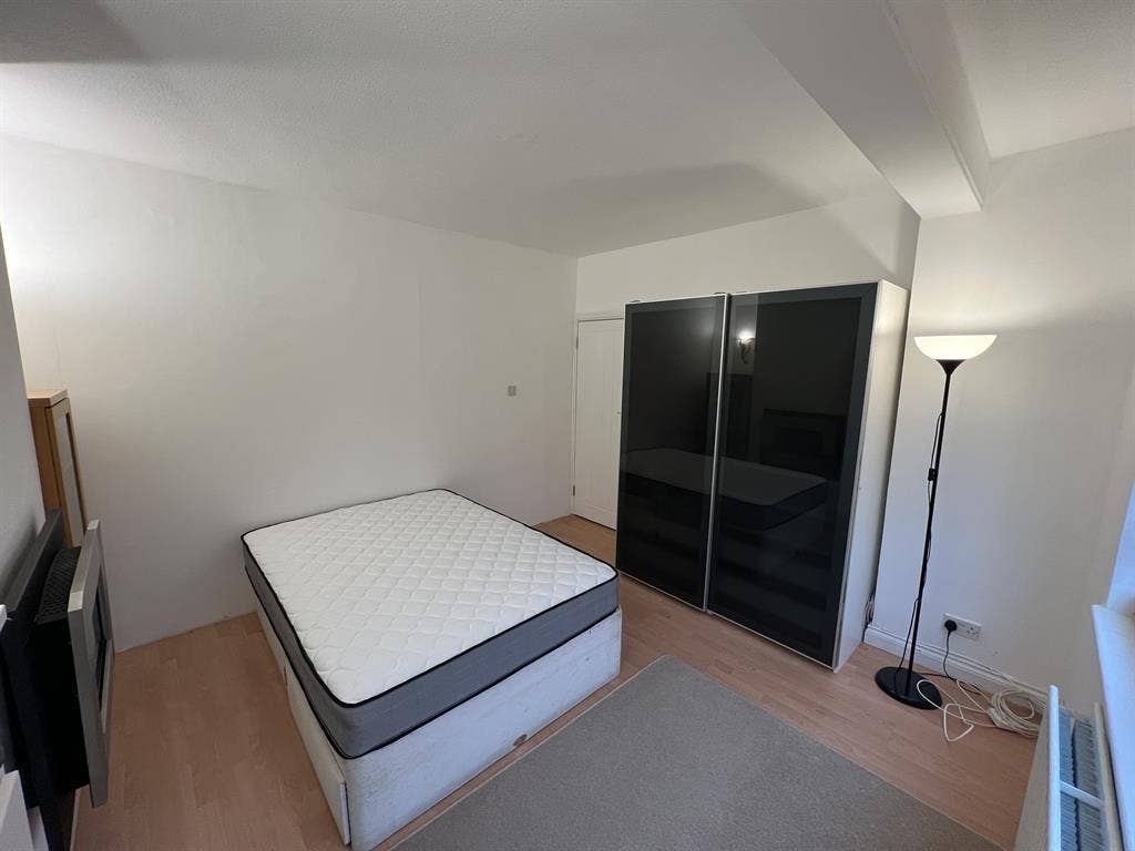 Double Room in New Barnet!