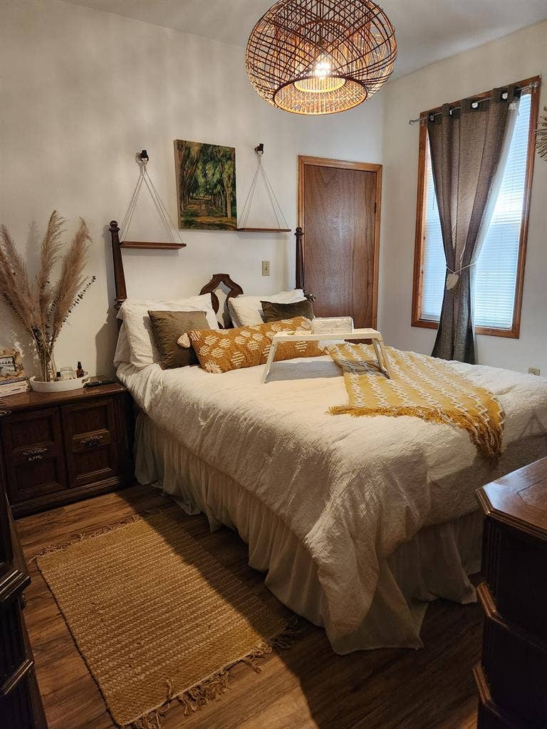 Fully Furnished Room in Quiet Home