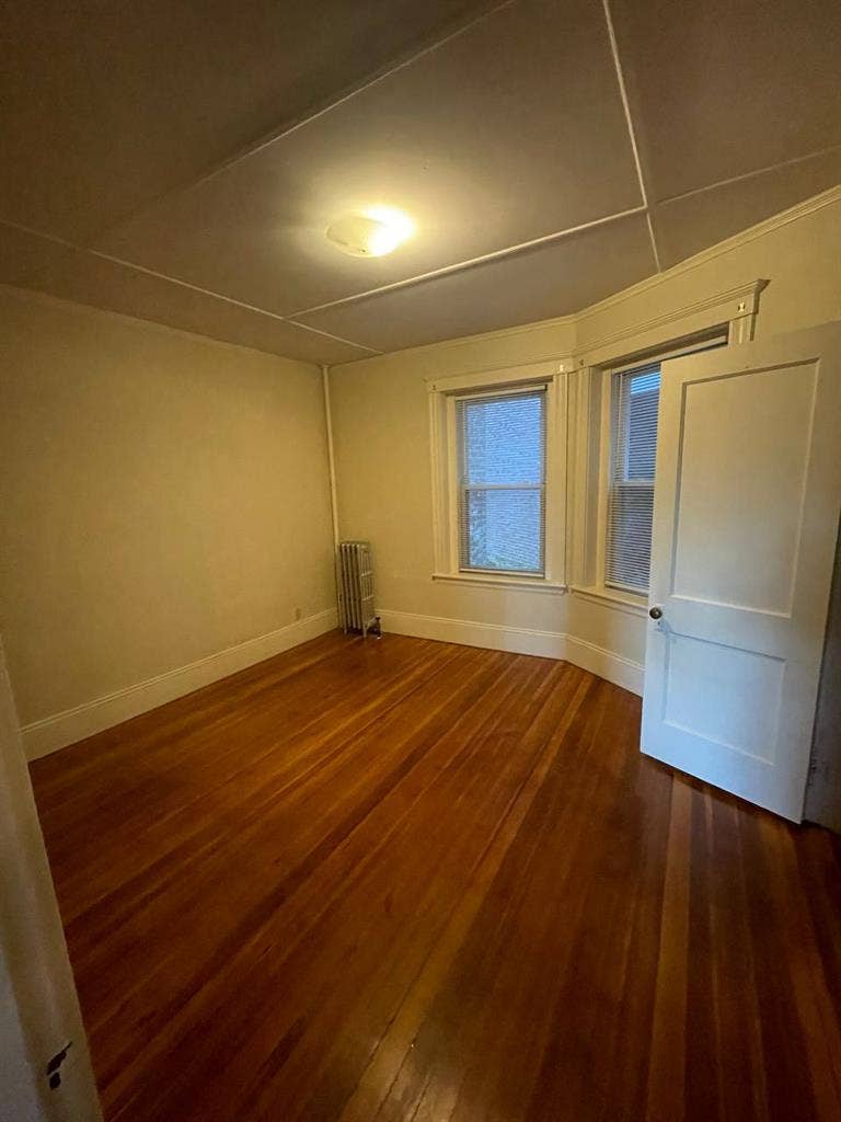 Room in Brookline (Washington Sq)