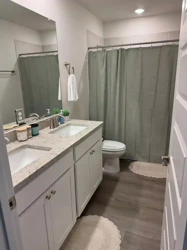 master bed, private bath