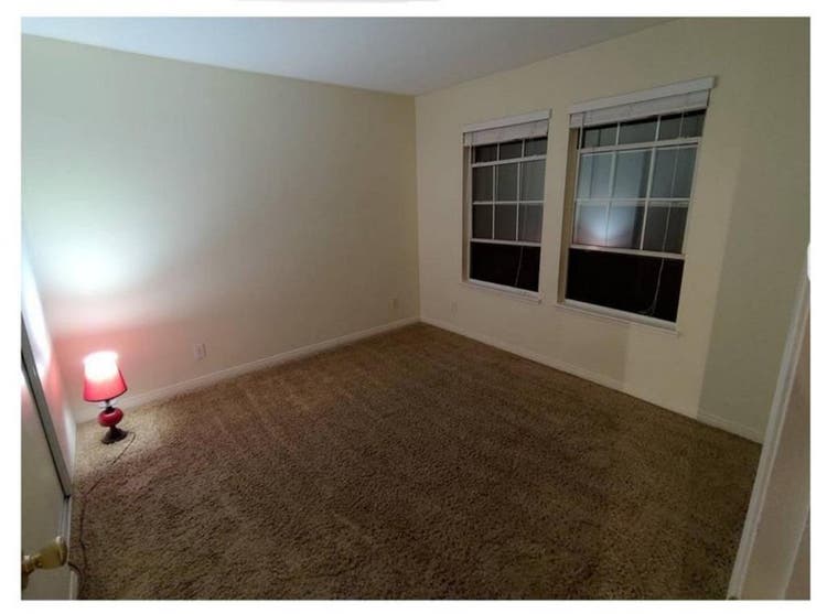 Quiet room. Roommate system