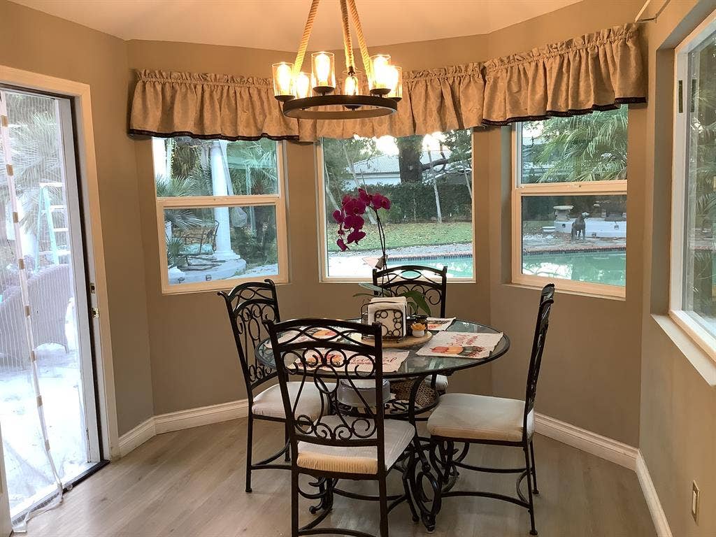 2 GORGEOUS BEDROOMS IN PORTER RANCH