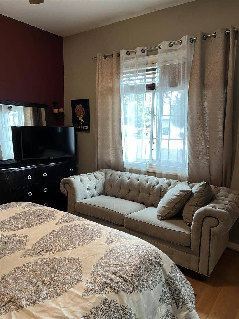 Gorgeous 4 bedrooms in Porter ranch