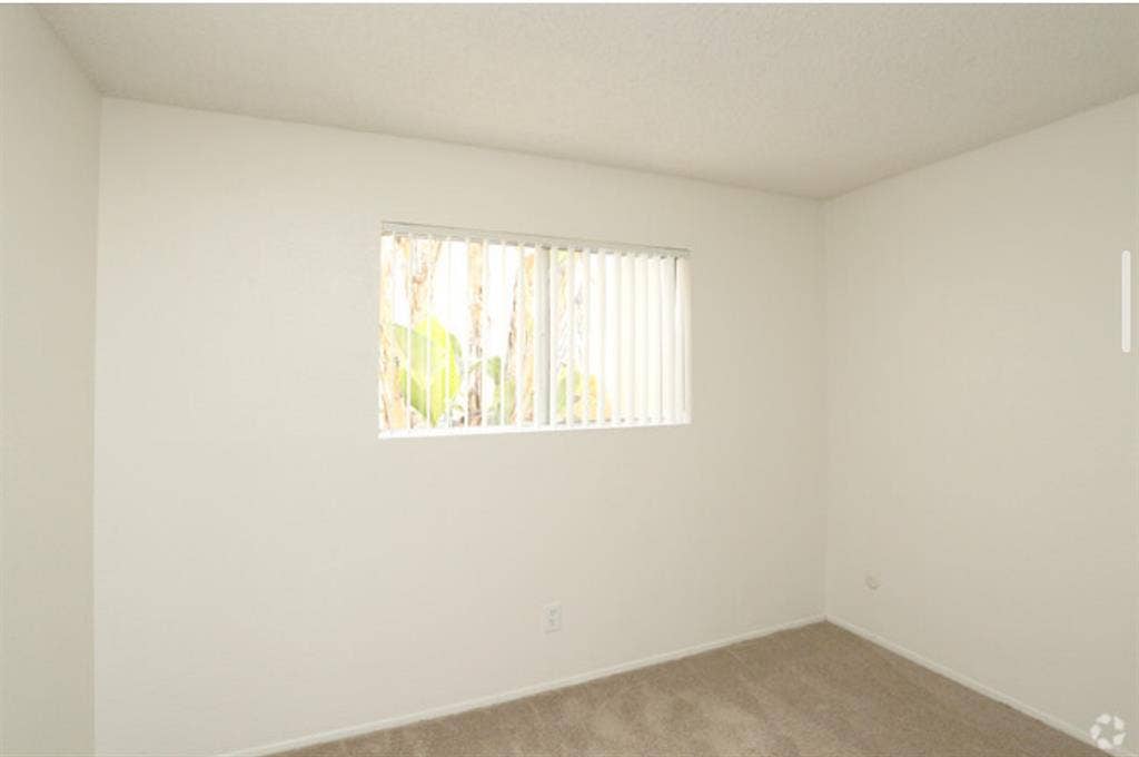 2 rooms available!
