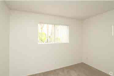 2 rooms available!