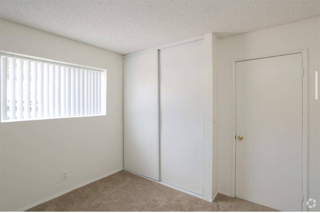 2 rooms available!