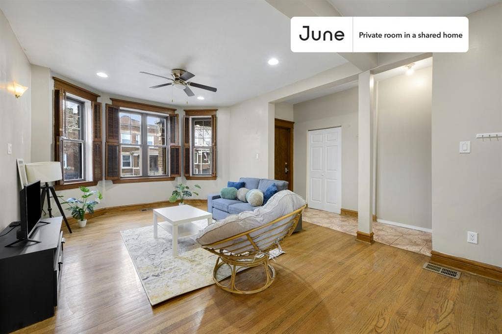 2 BR in Chicago