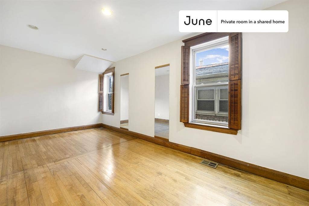 2 BR in Chicago