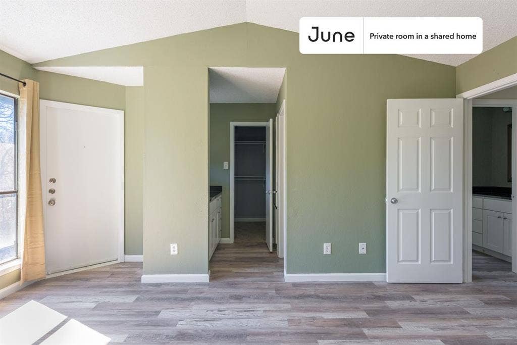 2 BR in Austin