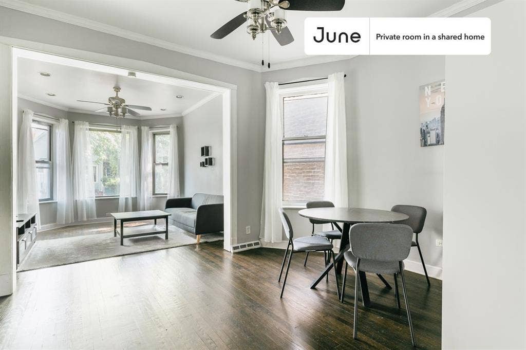 3 BR in Chicago
