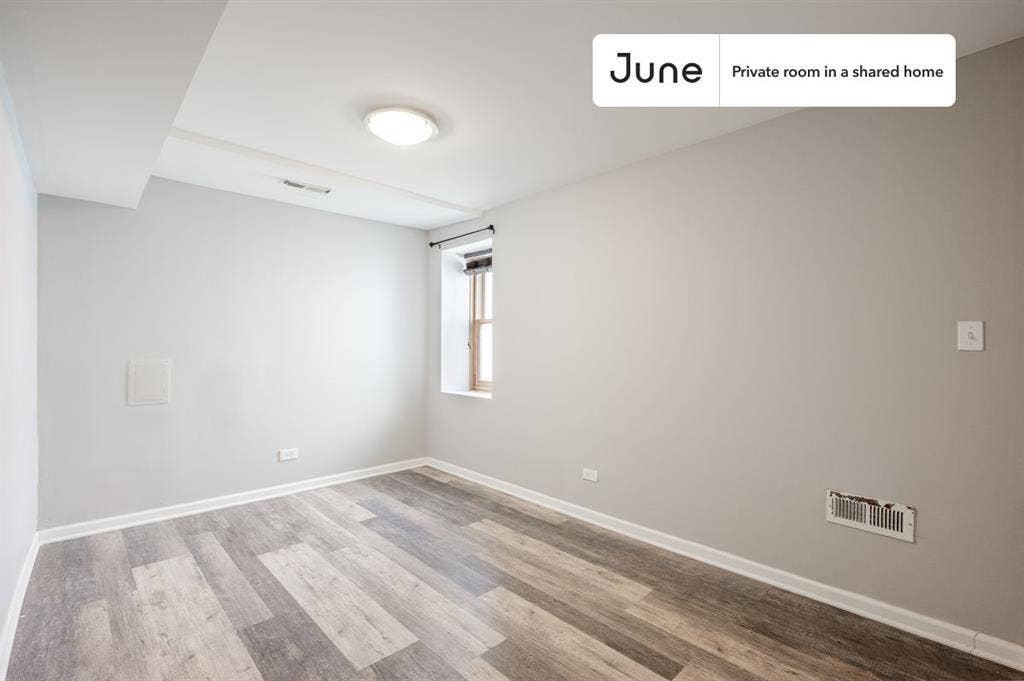 3 BR in Chicago