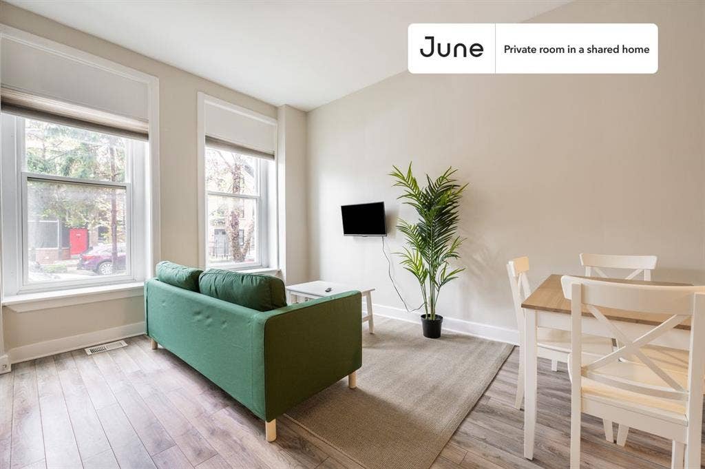 3 BR in Chicago