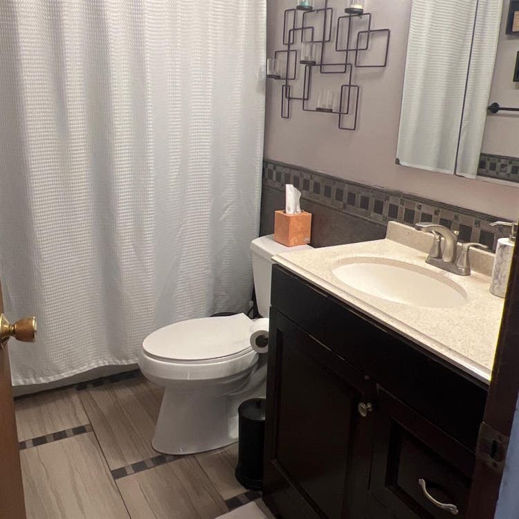 Room for rent $
/months
