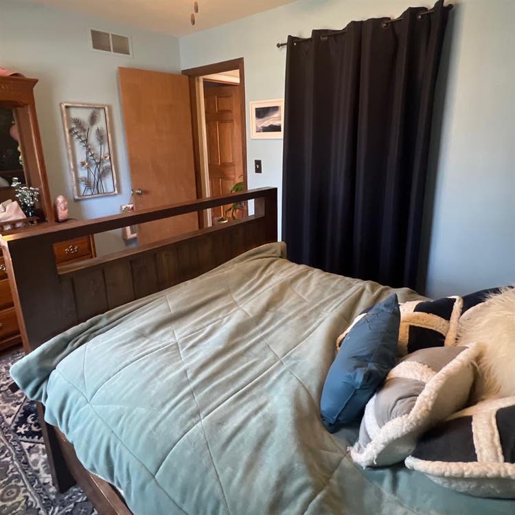 Room for rent $
/months