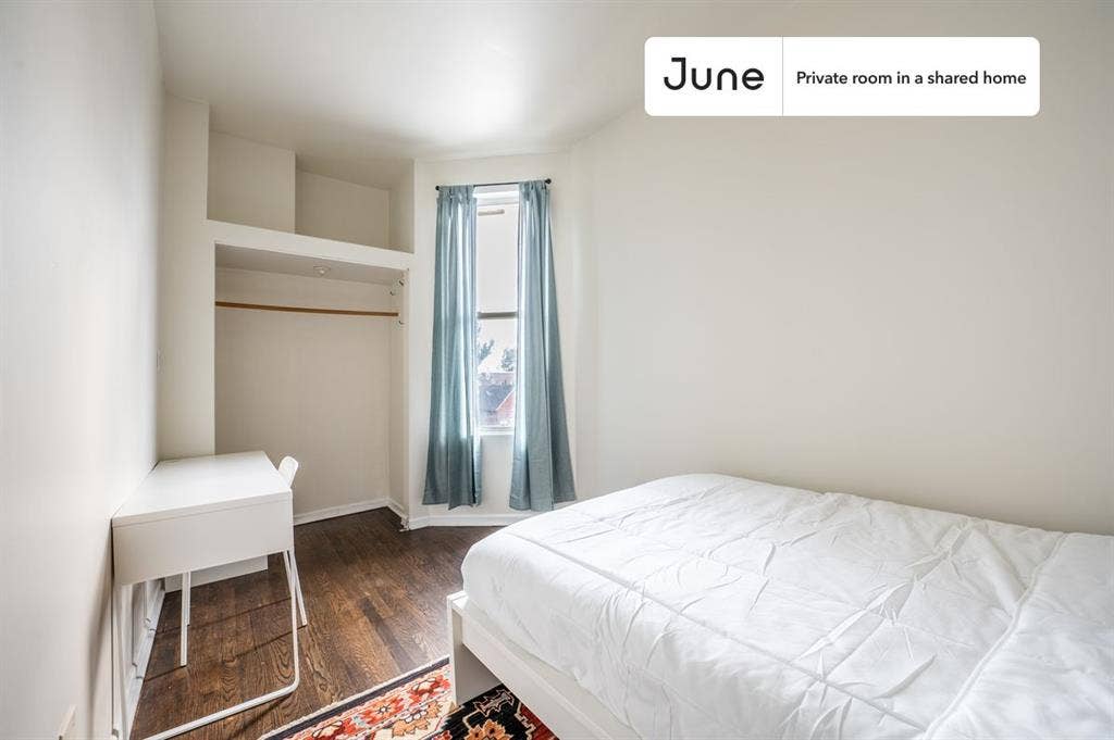 3 BR in Chicago