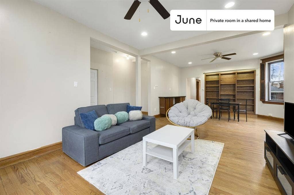 2 BR in Chicago