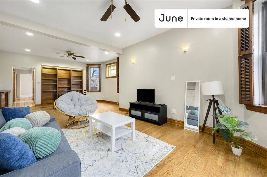 2 BR in Chicago