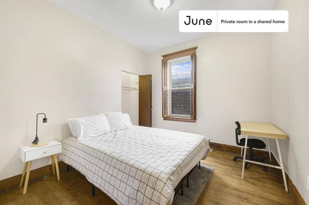 2 BR in Chicago