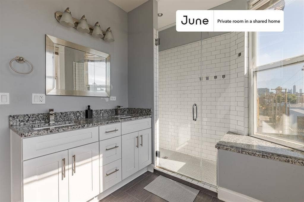 4 BR in Chicago