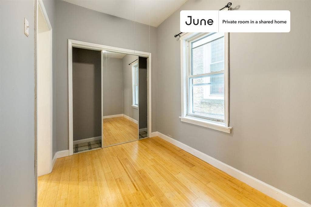 2 BR in Chicago
