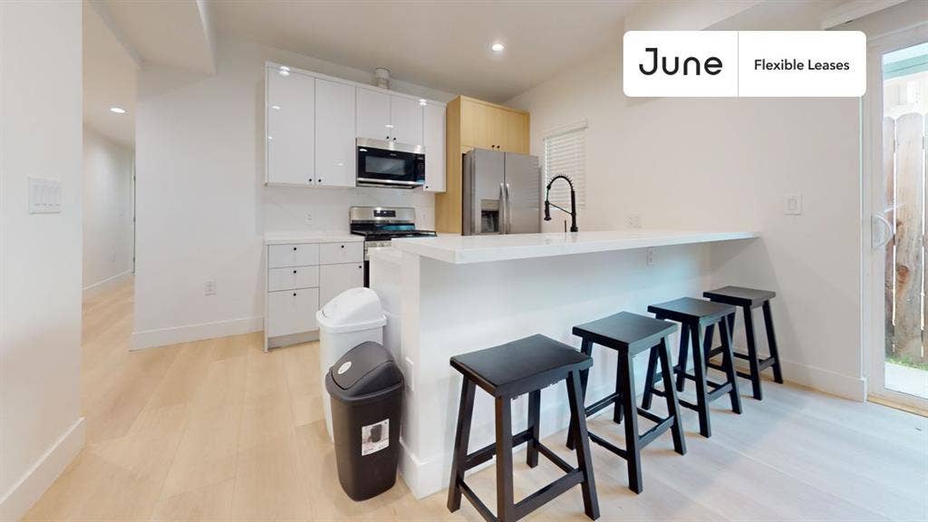 3 BR in Los Angeles