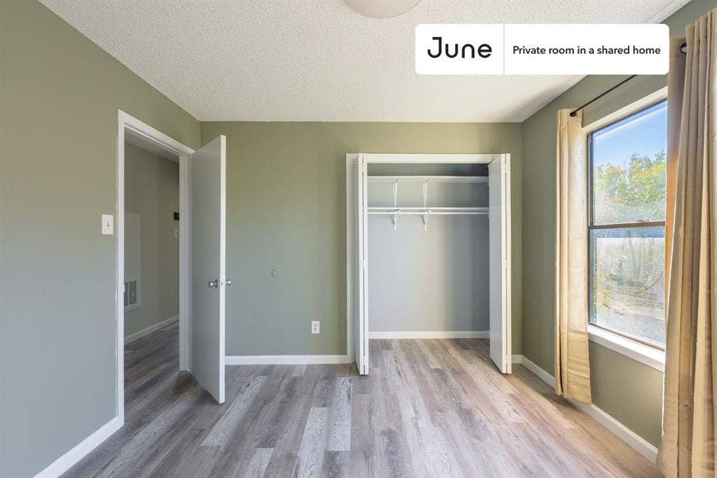 2 BR in Austin